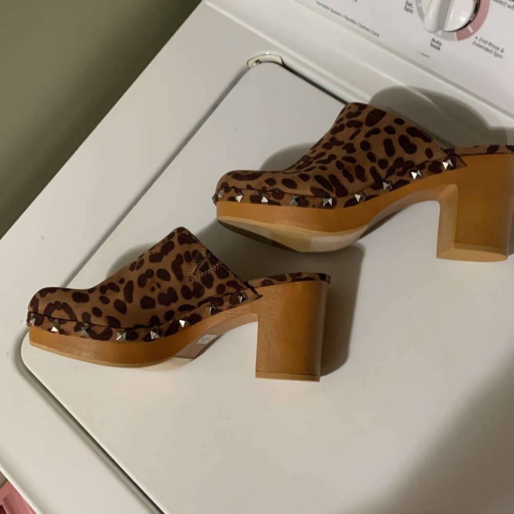 Torrid Brown Leopard Print Mules - image 5